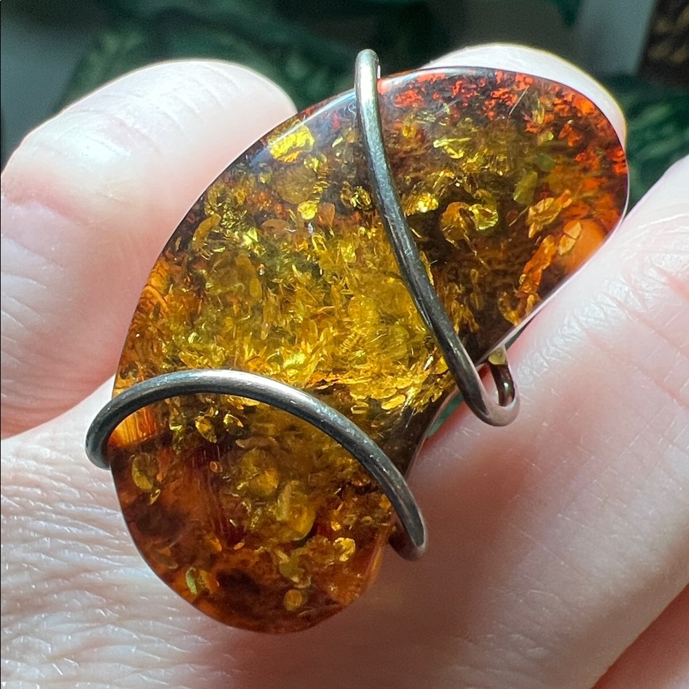 VTG Mid-Century Modernist Baltic Kidney Bean Shaped Amber Sterling Silver Ring